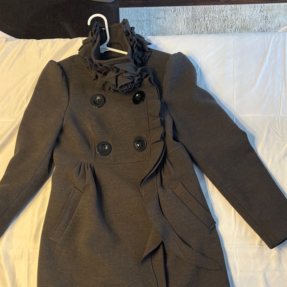 Dark Gray Ruffled Trench Coat
Very good condition
